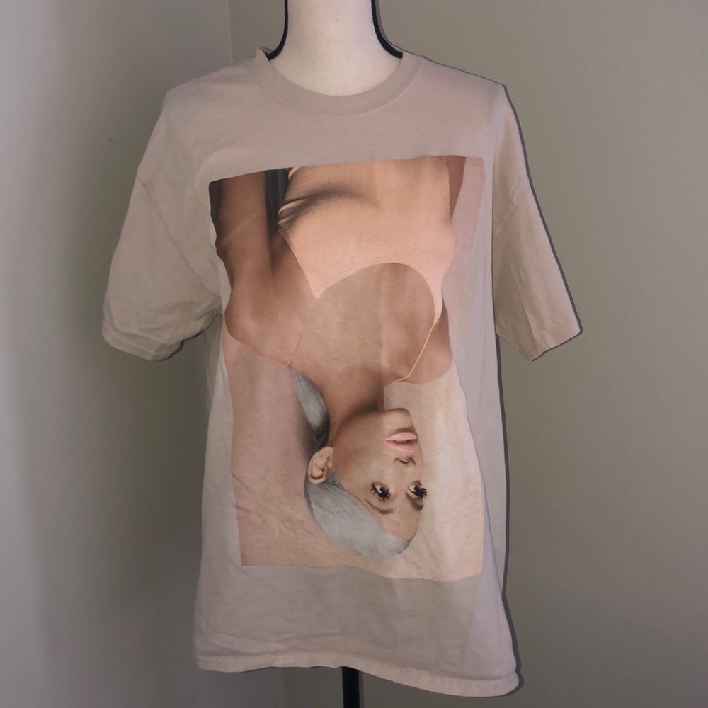 💝Ariana Grande Sweetner T-shirt